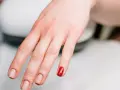 Manicure Japoński: Sekrety Zdrowych i Lśniących Paznokci