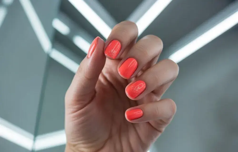 Jak szybko schnie lakier? Sprawdzone sposoby na idealny manicure