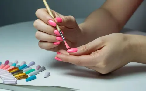 Jak używać patyczków do manicure? Praktyczny poradnik krok po kroku