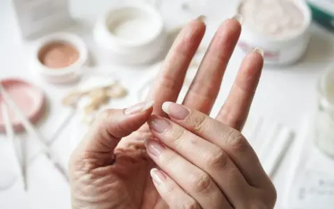 Jak zapuścić paznokcie? Kompleksowy poradnik po dietę i pielęgnację