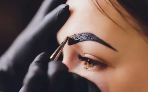 Henna nie barwi skóry? Sprawdź przyczyny i skuteczne rozwiązania