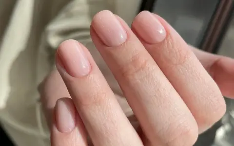 Manicure tytanowy w domu: Poradnik krok po kroku (bez lampy!)