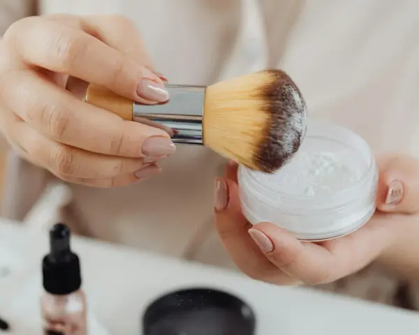 Puder do cery suchej: Ranking i porady, jak wybrać idealny produkt