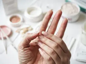 Jak zapuścić paznokcie? Kompleksowy poradnik po dietę i pielęgnację